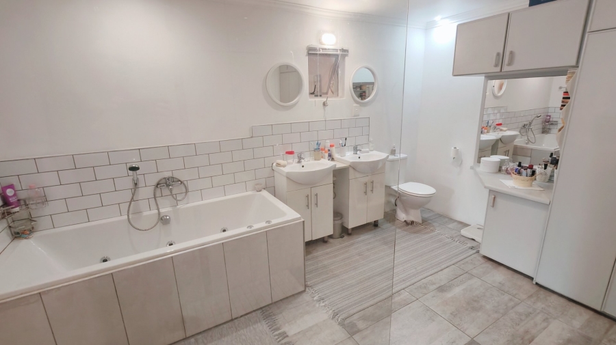 3 Bedroom Property for Sale in Twee Kuilen Western Cape